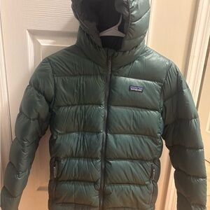 Patagonia Green Puffer Jacket youth Large